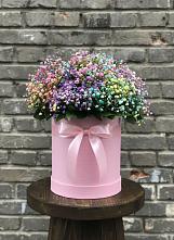 Цветочная композиция из Гипсофила и Розы в шляпной коробке в Воронежской