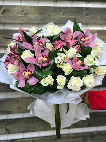 Букет цветов из: Розы и Хризантемы в Воронежской
