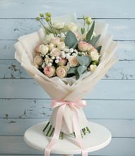 Букет цветов из:  Розы и Лизиантусы в Воронежской
