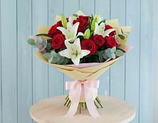 Букет цветов из:  Лилии и Розы в Воронежской