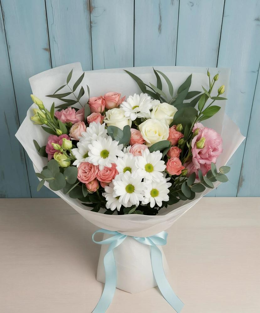 Букет цветов из: Розы, Лизиантусы и Хризантемы в Воронежской
