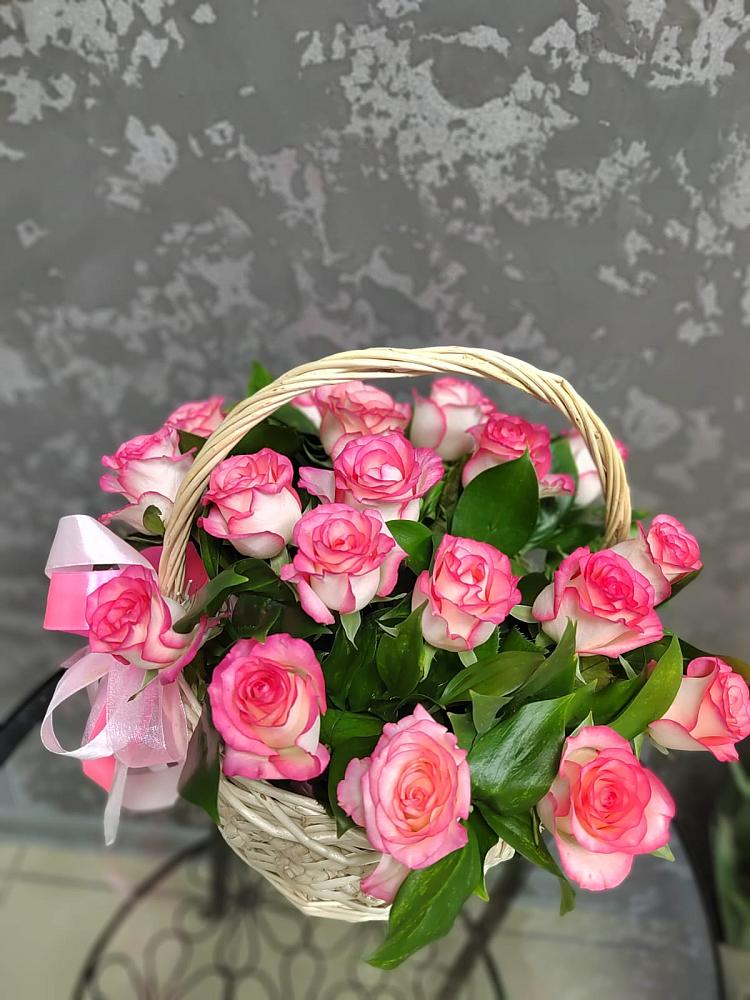 Цветочная композиция из Розы в корзине в Воронежской