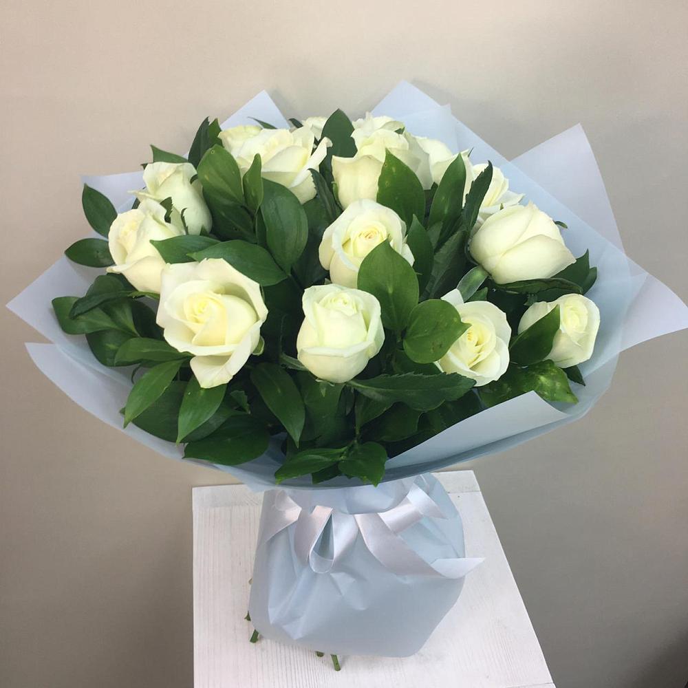 Букет 15 Белых роз Проуд в Воронежской