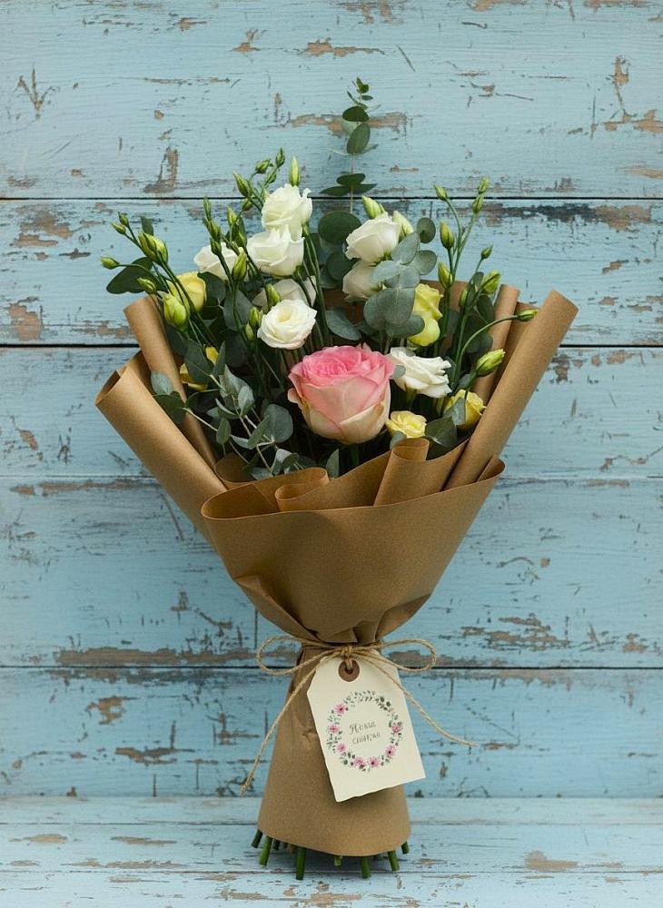 Букет цветов из: Розы и Лизиантусы в Воронежской