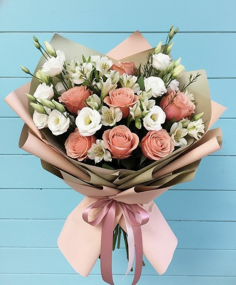 Букет цветов из: Розы, Альстромерии и Лизиантусы в Воронежской