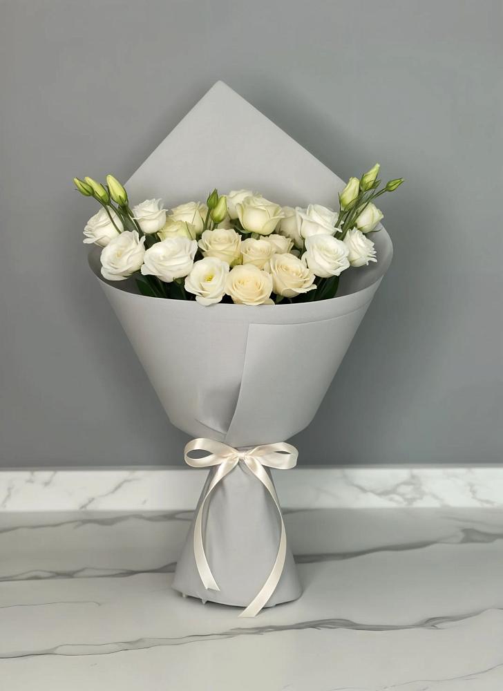 Букет цветов из: Розы и Лизиантусы в Воронежской