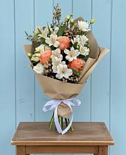 Букет цветов из:  Альстромерии, Лизиантусы, Розы и Хризантемы в Воронежской