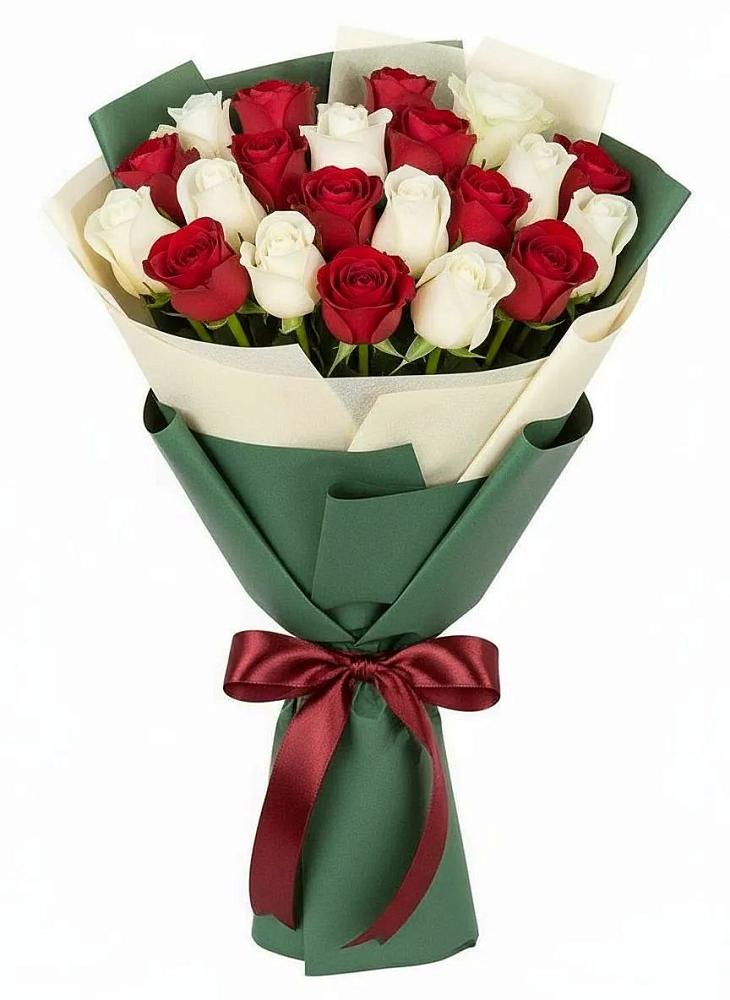 Букет Микс из красных и белых роз в Воронежской