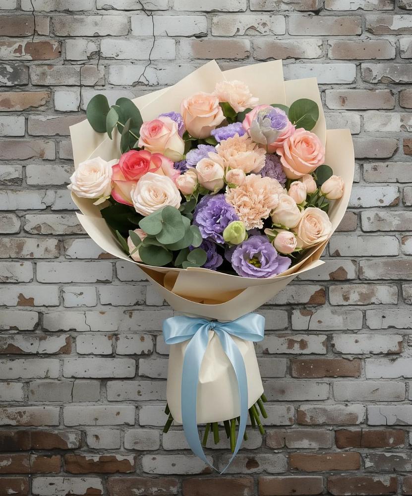 Букет цветов из: Розы, Лизиантусы и Гвоздики в Воронежской