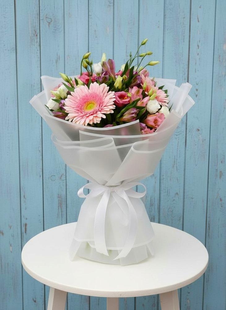 Букет цветов из: Герберы, Альстромерии и Лизиантусы в Воронежской