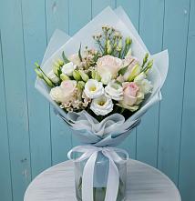 Букет цветов из:  Розы и Лизиантусы в Воронежской