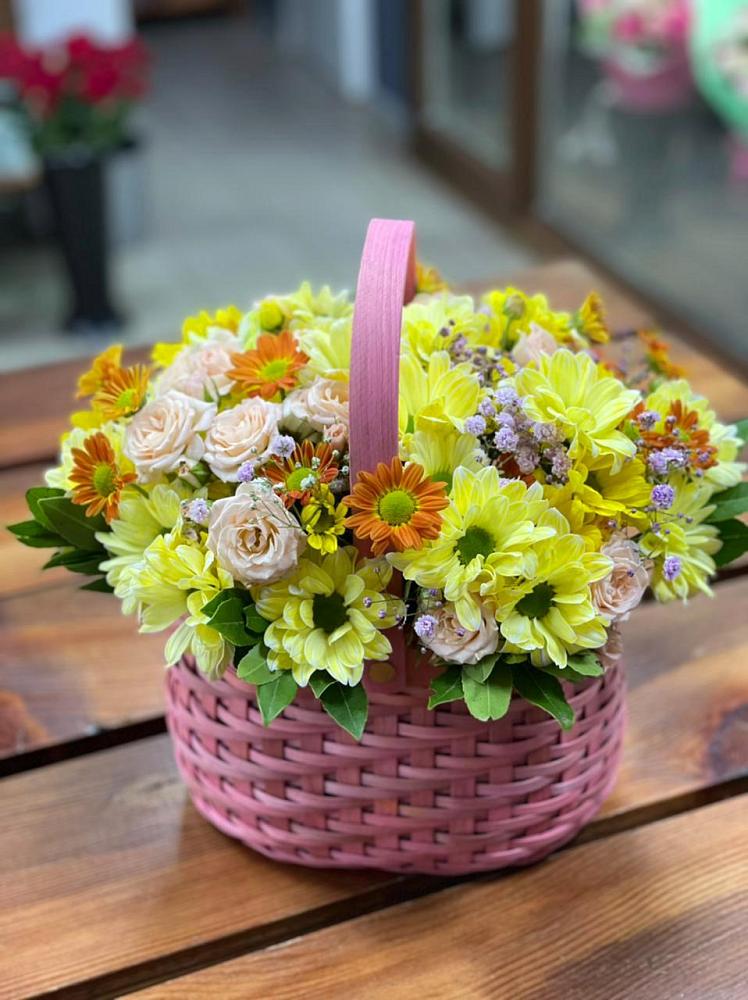 Цветочная композиция из Хризантемы и Розы в корзине в Воронежской