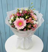 Букет цветов из:  Герберы, Альстромерии и Лизиантусы в Воронежской