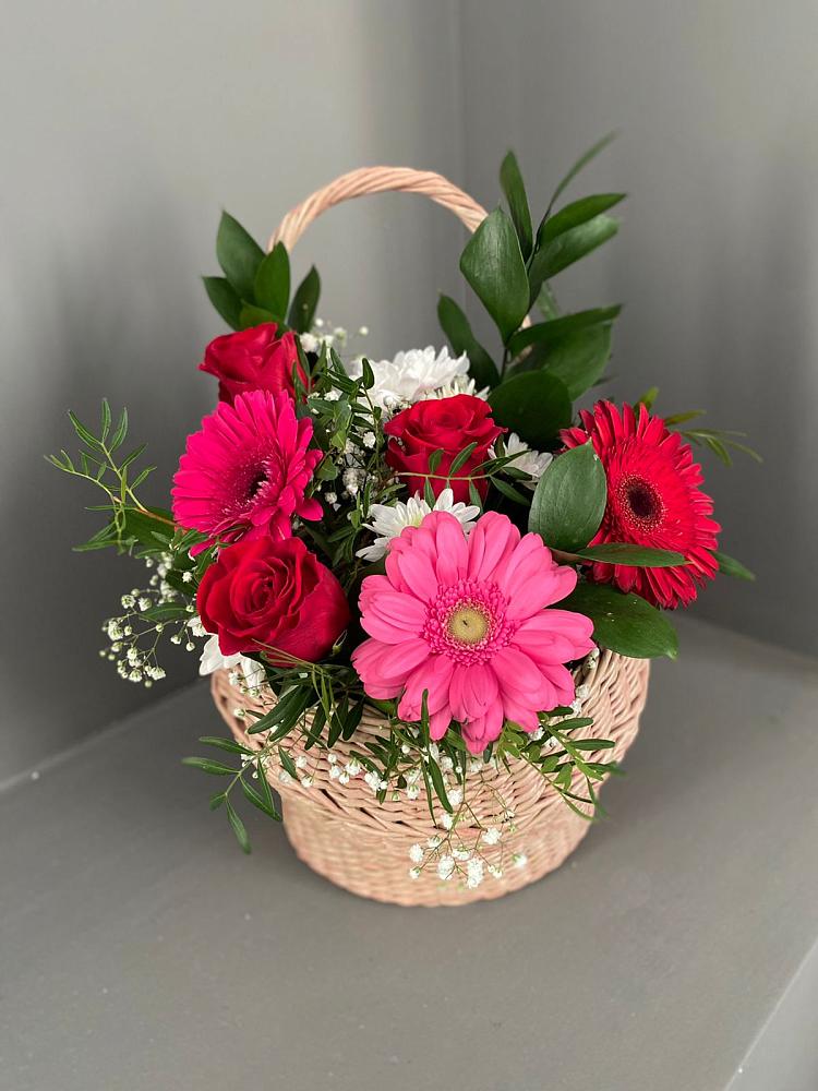 Цветочная композиция из Розы, Хризантемы и Герберы в корзине в Воронежской