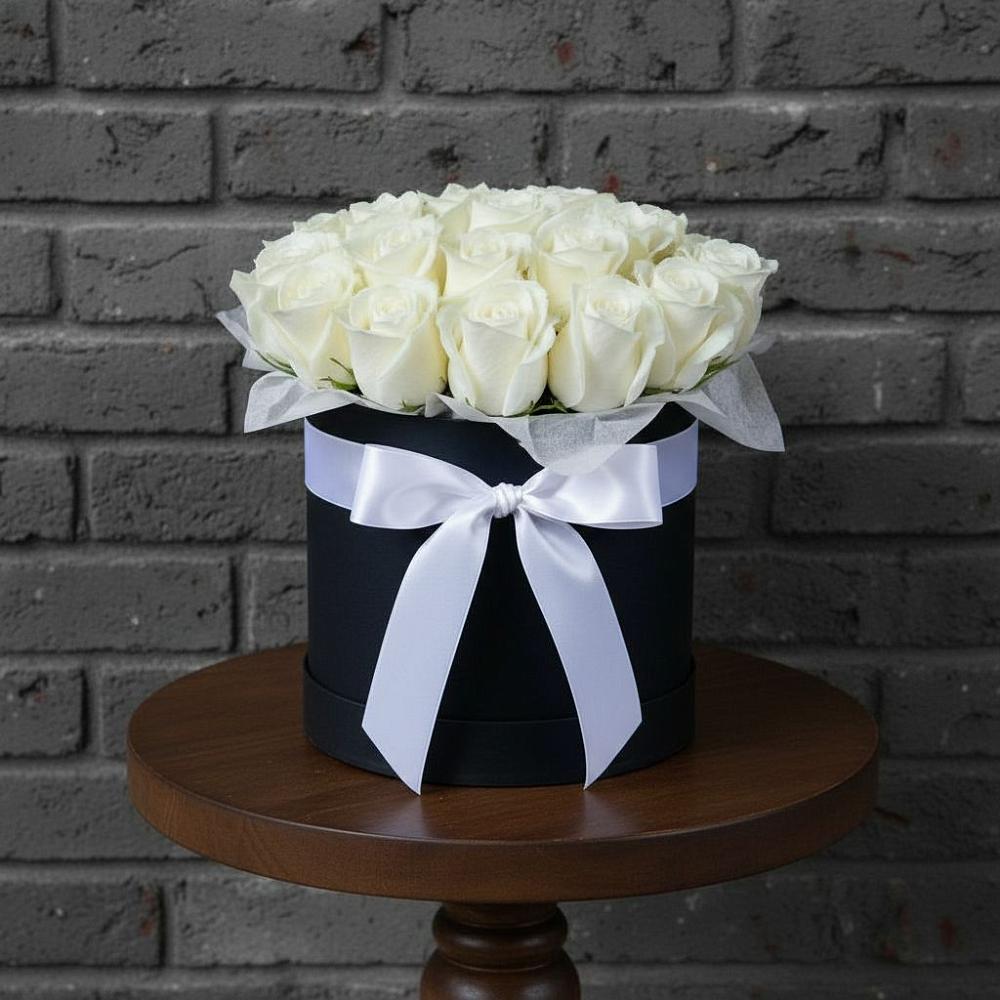 Цветочная композиция из Розы в шляпной коробке в Воронежской