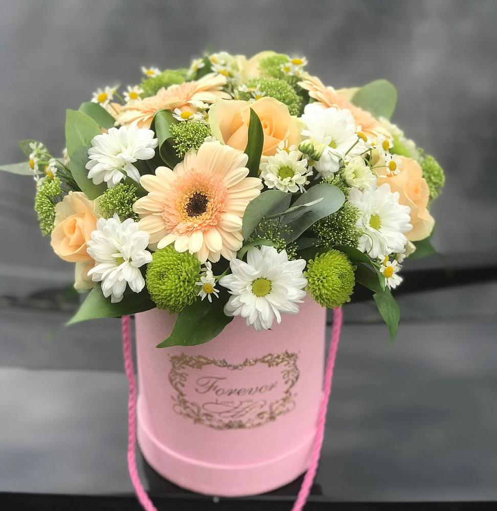 Цветочная композиция из Розы, Герберы и Хризантемы в шляпной коробке в Воронежской