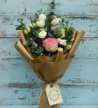 Букет цветов из:  Розы и Лизиантусы в Воронежской