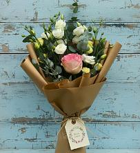 Букет цветов из:  Розы и Лизиантусы в Воронежской