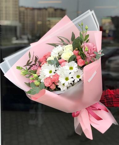Букет цветов из: Розы, Лизиантусы и Хризантемы в Воронежской