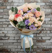 Букет цветов из:  Розы, Лизиантусы и Гвоздики в Воронежской