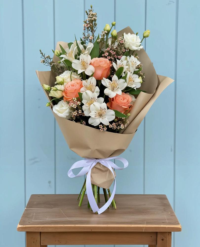 Букет цветов из: Альстромерии, Лизиантусы, Розы и Хризантемы в Воронежской