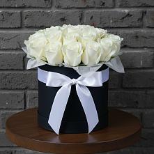 Цветочная композиция из Розы в шляпной коробке в Воронежской