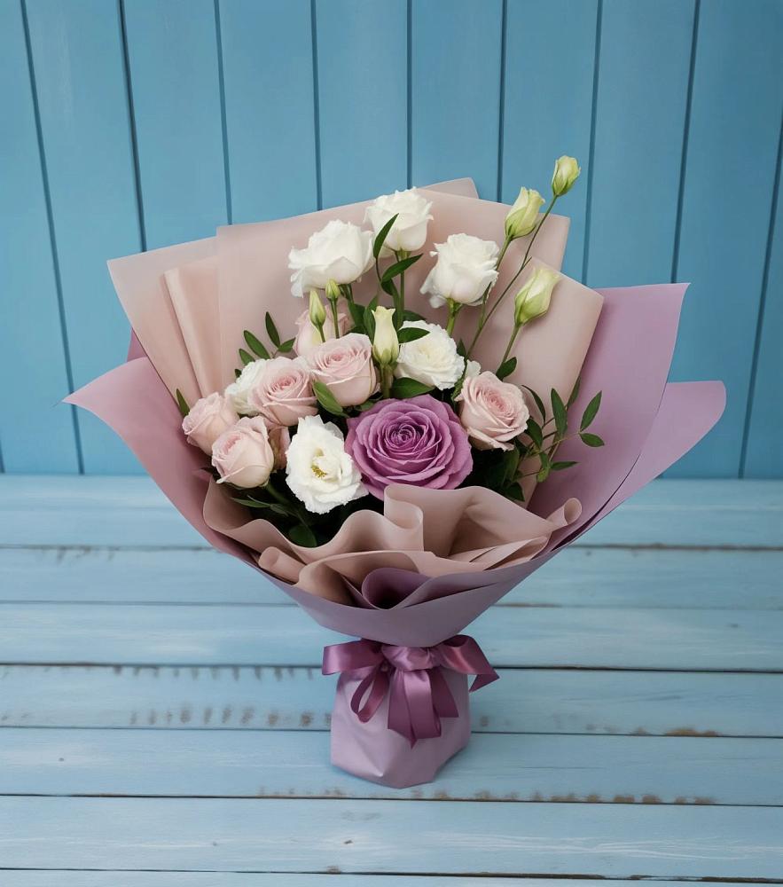 Букет цветов из: Розы и Лизиантусы в Воронежской